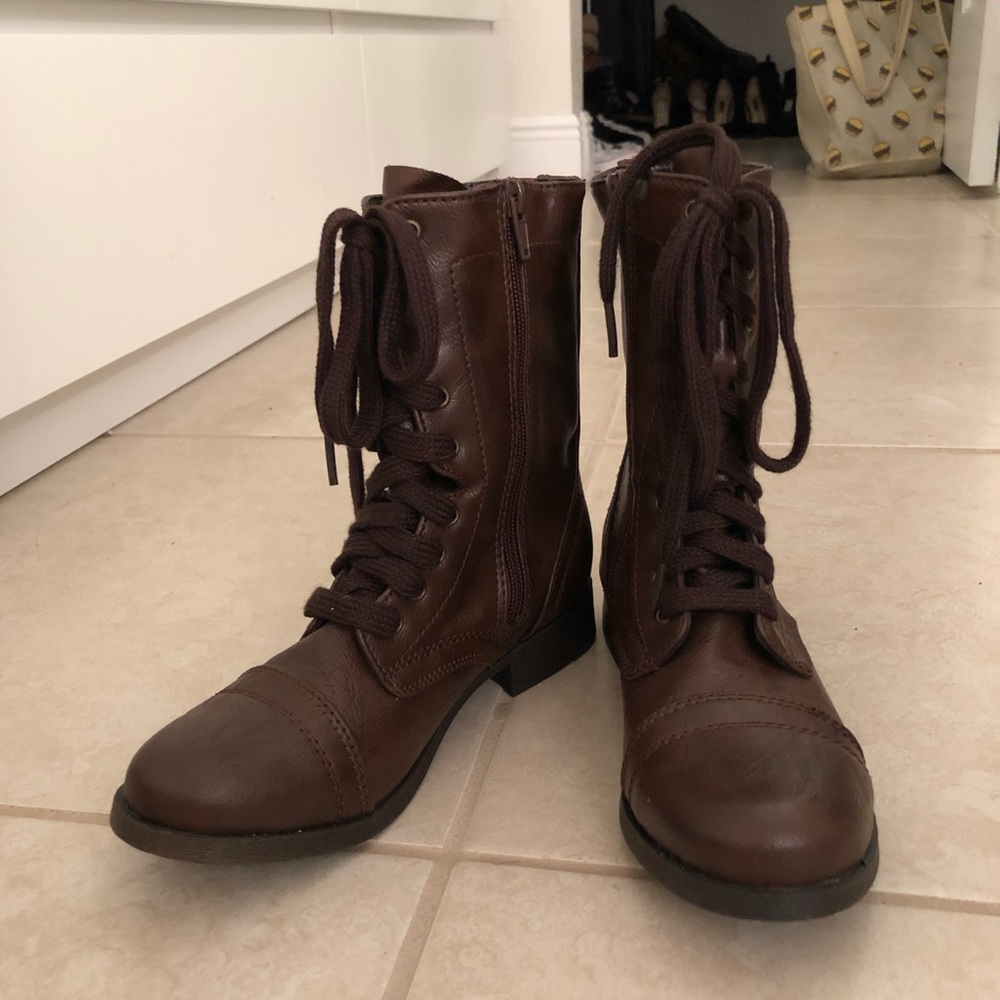 NWOT Brown leather combat boots 🥾